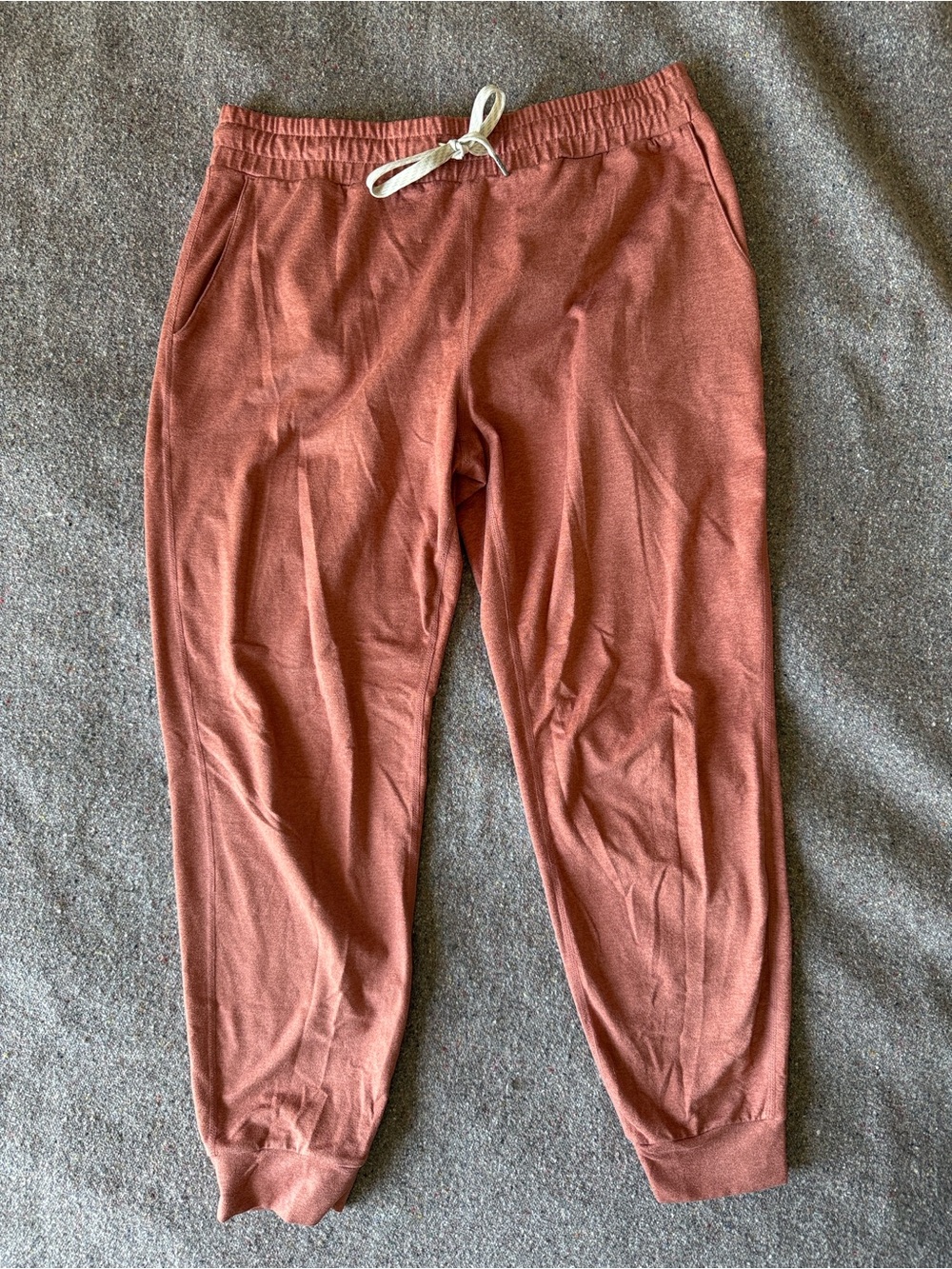Vuori Performance Joggers in Rust/Burnt Orange Color (Size Small) - Picture 6 of 9